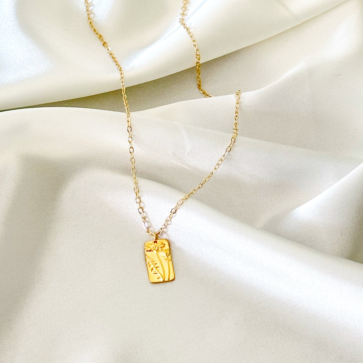 Dainty Tag Floral Pendant Necklace