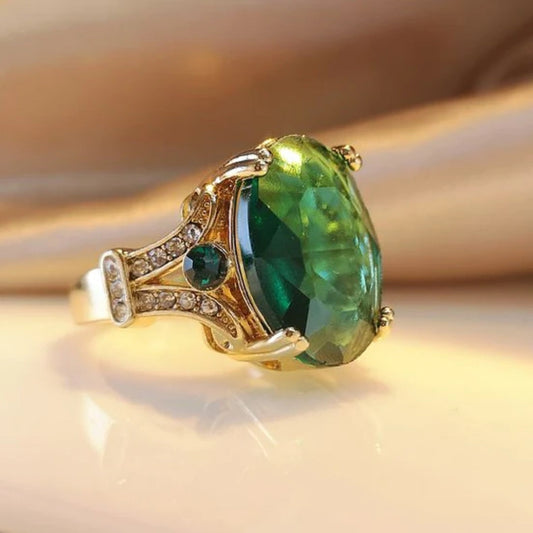 Vintage Green Stone Gold Ring